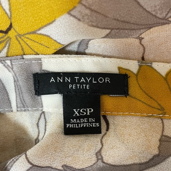 Ann Taylor Ruffled Flowered Sleeveless Blouse Size XSP - Picture 5 of 7